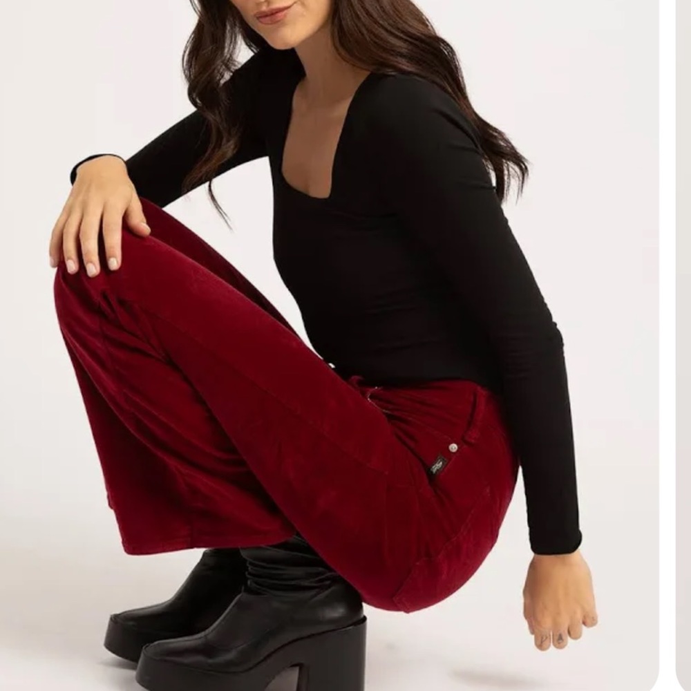 ✨NWT✨ women’s highly desirable high-rise trouser